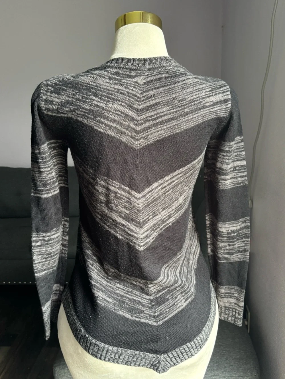 Women's Black & Gray Chevron Point Hem Sweater